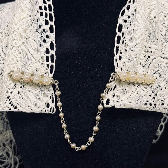 Unbranded Jewelry - Vintage Gold Tone And Faux Pearl Sweater Clips (5333)